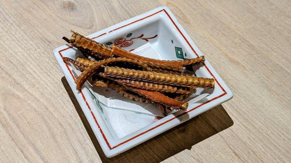 Hone Senbei,&nbsp;what an addictive, bone-crunching snack.