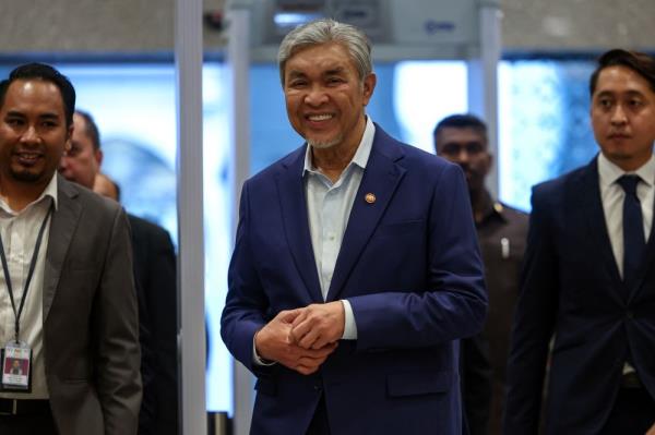 Civil defence force needs to enhance natio<em></em>nal resilience for well-being of people, says DPM Zahid