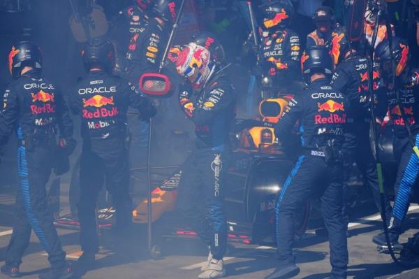 ‘Like driving with handbrake on’:Verstappen on Melbourne exit