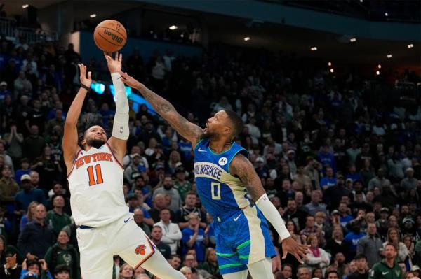 Jalen Brunson scored 29 of his Knicks points in the second half Friday against the Bucks.